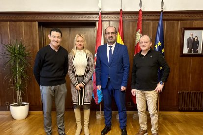 Imagen de la entrevista en el Ayuntamiento de Ponferrada.