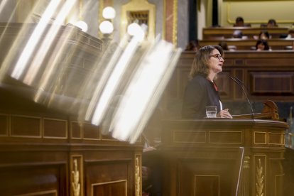 La vicepresidenta tercera del Gobierno, Teresa Ribera, durante su comparecencia este miércoles en el Congreso y el Senado para ofrecer sus explicaciones sobre su gestión de la dana mientras sigue en el aire su nombramiento como vicepresidenta de la Comisión Europea por el veto del PP. EFE/ Mariscal