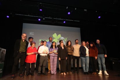 Foto de familia de los premiados por Asprona Bierzo.