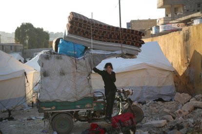Desplazados sirios en la localidad de Idlib. EFE/EPA/BILAL AL MAHMOUD