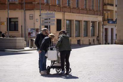 Una madre y su bebé, en una imagen de archivo. EFE/ Antonio García