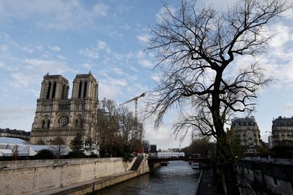 Aspecto de la catedral de Notre Dame tras el devastador incendio de hace casi seis años.