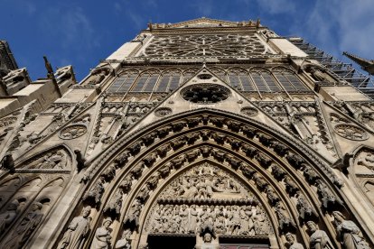 Aspecto de la catedral de Notre Dame tras el devastador incendio de hace casi seis años.