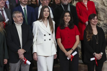 La infanta Sofía (2i), este viernes en su primer acto institucional en solitario. EFE/ Kiko Huesca