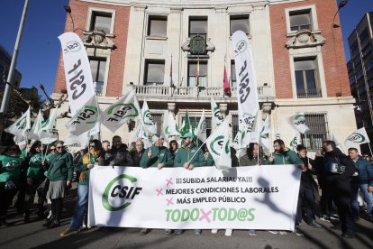 Manifestación de Csif ante la Subdelegación de Gobierno