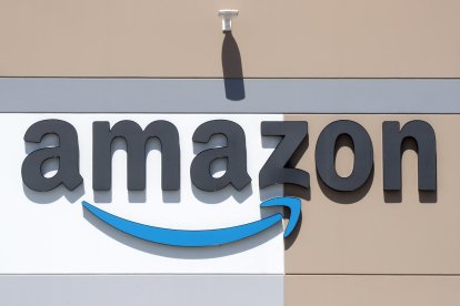Logotipo de Amazon en una de sus sedes en EEUU. EFE/EPA/ETIENNE LAURENT