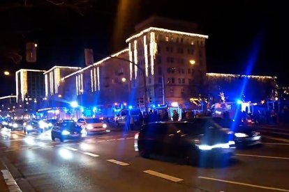 Servicios de emergencia en el lugar después de que una multitud fuera embestida por un automóvil en el mercado navideño de Magdeburgo, Alemania, 20 de diciembre de 2024. EFE/EPA/vifogra