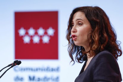 La presidenta de la Comunidad de Madrid, Isabel Díaz Ayuso, ofrece una rueda de prensa después de presidir la reunión del Consejo de Gobierno este jueves. EFE/ Mariscal