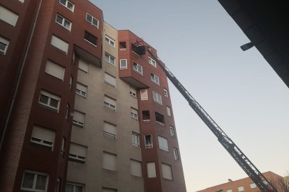 Un momento de la actuación de los bomberos.