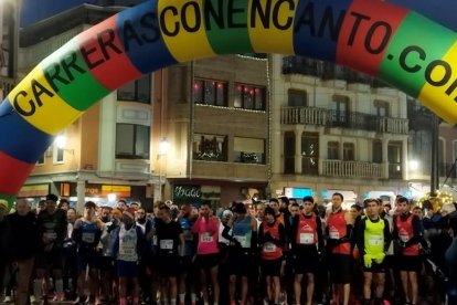Instantes previos a la salida deer la categoría absoluta de la San Silvestre de La Bañeza.