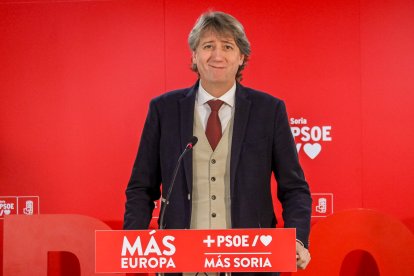 El alcalde de Soria, el socialista Carlos Martínez, comparece para presentar en público su precandidatura para liderar el PSOE en Castilla y León,