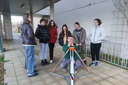 Alumnos del colegio Leonés hacen pruebas como agrónomos