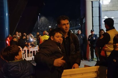 El portero leonés Dani Castaño consiguió los guantes del guardameta del Barça Kochen.