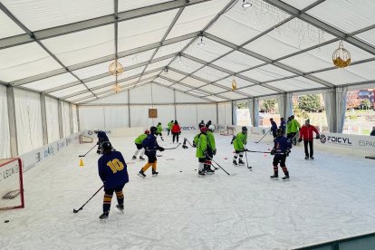 Acto de clausura de la pista de hielo de Espacio León.