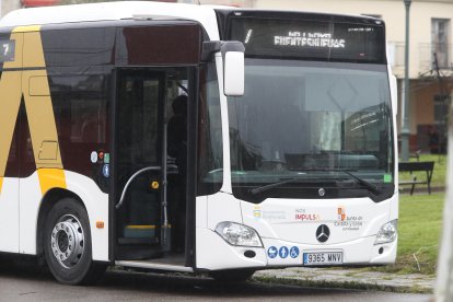 Un autobús del servicio de transporte público de Ponferrada.