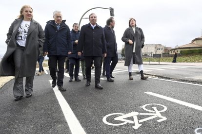 El consejero José Luis Sanz Merino ayer, en una carrtetera de Burgos.
