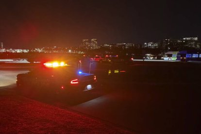 Los equipos de rescate han buscado durante horas algún superviviente en las frías aguas del río Potomac