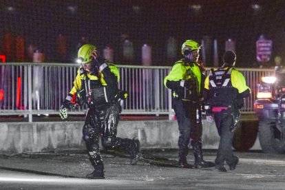 Equipos de rescate en la zona donde se produjo el accidente