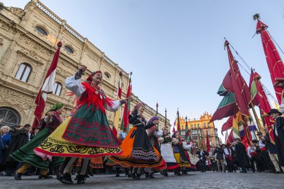 Desfile de Pendones de León este sábado, en Sevilla.