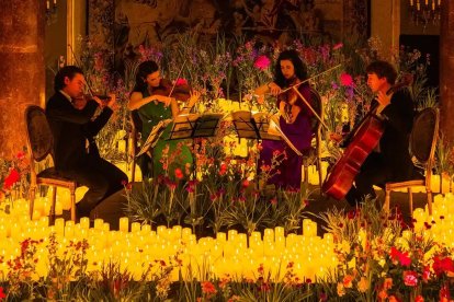 Imagen de uno de los conciertos con velas.