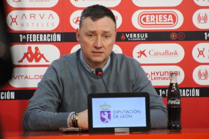 Raúl Llona, en la previa del Cultural-Amorebieta.