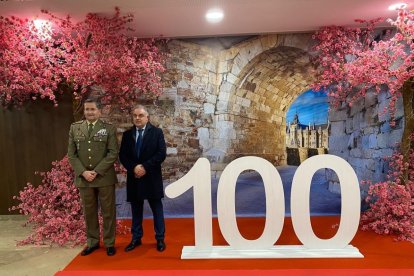 El general Amador Enseñat y Berea y José Luis Nieto.