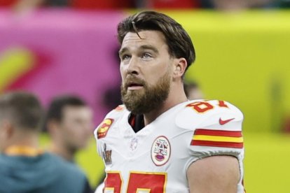 El ala cerrada de los Kansas City Chiefs, Travis Kelce, antes del Super Bowl LIX entre los Kansas City Chiefs y los Philadelphia Eagles en el Caesars Superdome de Nueva Orleans, Luisiana (EE.UU.). EFE/ERIK S. LESSER