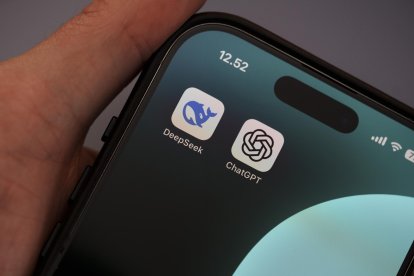 Imagen de los logos de la app DeepSeek y ChatGPT. EFE/EPA/Liselotte Sabroe DENMARK OUT