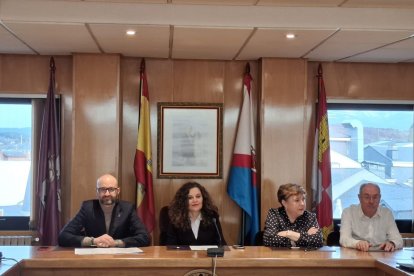 El subdelegado del Gobierno y la alcaldesa, en la reunión.