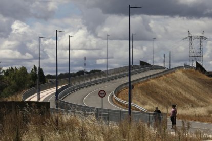 El puente de San Juan de Dios sobre las vías.