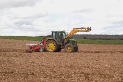 Imagen de archivo de un tractor.