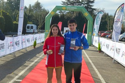 María Domínguez y Rubén Ferreira subieron al podio en el Trail de Gijón.