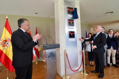 La Medalla de Oro de las Cortes que se le  concedió en el año 2015 a la Asociación de Víctimas del Terrorismo de Castilla y  León ya luce junto a las otras concedidas a colectivos en un espacio próximo al Hemiciclo del Parlamento