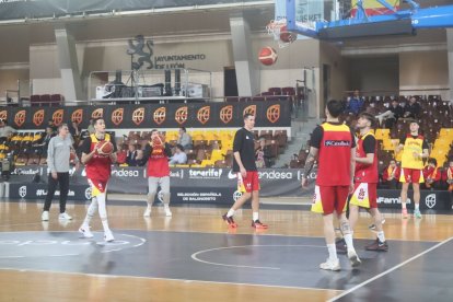 España juega hoy frente a Bélgica en el Palacio de Deportes de León.