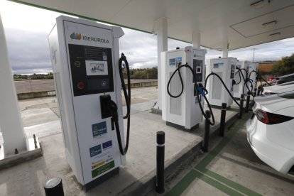 Punto de carga de coches eléctrcios en la provincia de León.