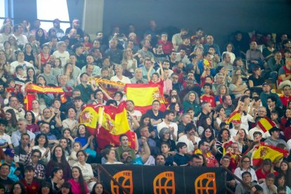 Los aficionados leoneses se volcaron con la selección.