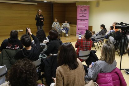 Niños y niñas participantes en la Biblioteca de León.