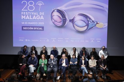 El director de la Academia de Cine, Fernando Méndez-Leite (4i) junto al director del Festival de Málaga, Juan Antonip Vigar, durante la presentación de la próxima edición del Festival de cine que se celebrará del 14 al 23 de marzo, este miércoles en Madrid. EFE/ Sergio Perez