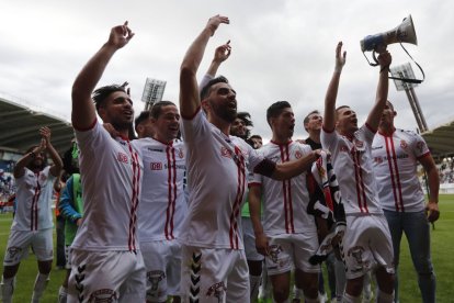 La Cultural 2016-17 celebra el liderato logrado en la última jornada ante Osasuna B.