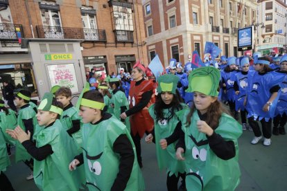 Desfile de disfraces del Colegio Sagrado Corazón por Carnaval en León.