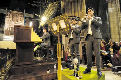 Un momento de la actuación del Trío Piccorgan ayer en la Catedral de León.