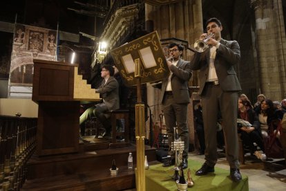 Un momento de la actuación del Trío Piccorgan ayer en la Catedral de León.