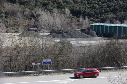 Carbón apilado en las instalaciones de Alinos en Toreno, esta semana.