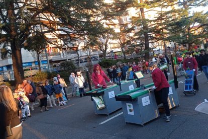 El gran desfile de Carnaval recorre las calles de León.