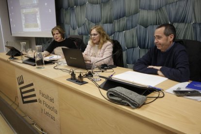 María Soler, Silvia Pérez y David Igual durante el seminario sobre trabajo femenino en la Edad Media en la ULE.  El Beato de Gerona fue iluminado por Ende o En.