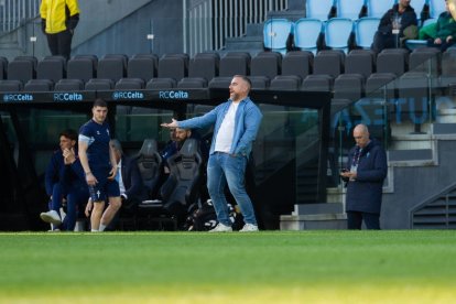 Javi Rey se lamenta de una acción del partido disputado el pasado domingo en Balaídos.
