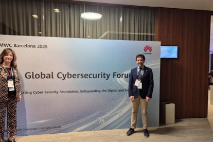 Nuria González, junto a José Alberto Benítez, en Barcelona.