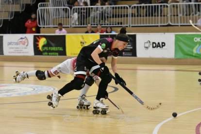 Un momento del último partido del Bembibre Hockey.