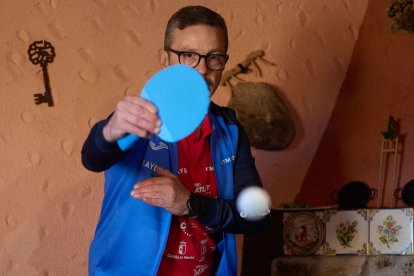 Una persona afectada de párkinson hace deporte.