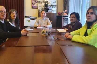 Parte de la reunión entre los responsables municipales de Gordón, Lena y Allande.
